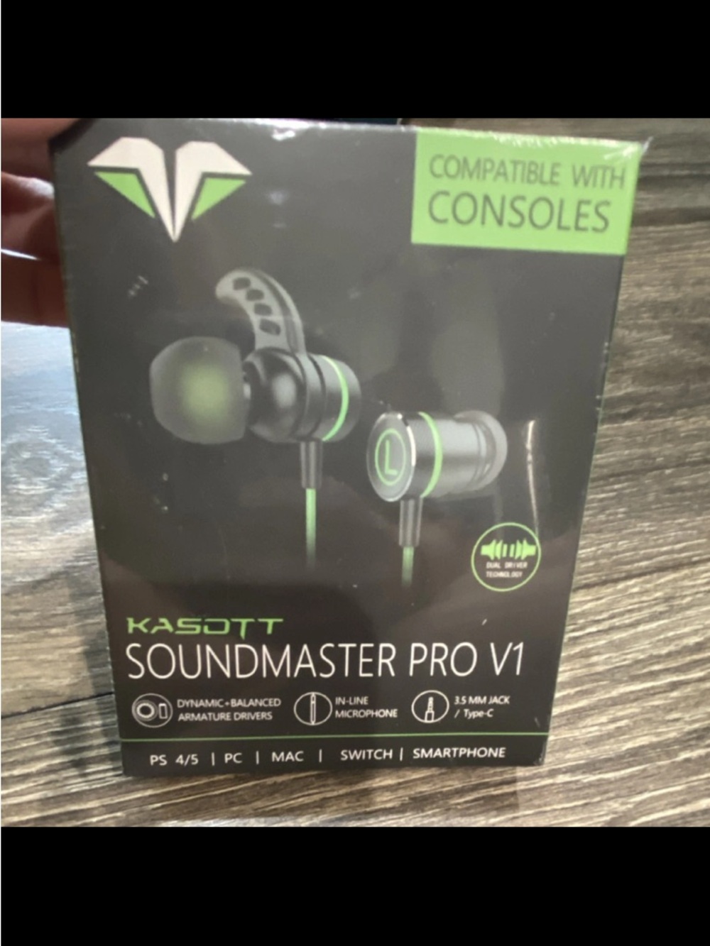 Soundmaster Pro V1 Black and Green In-Ear Headphones